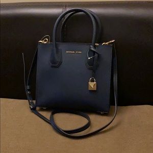 Michael Kors mercer md messenger color navy